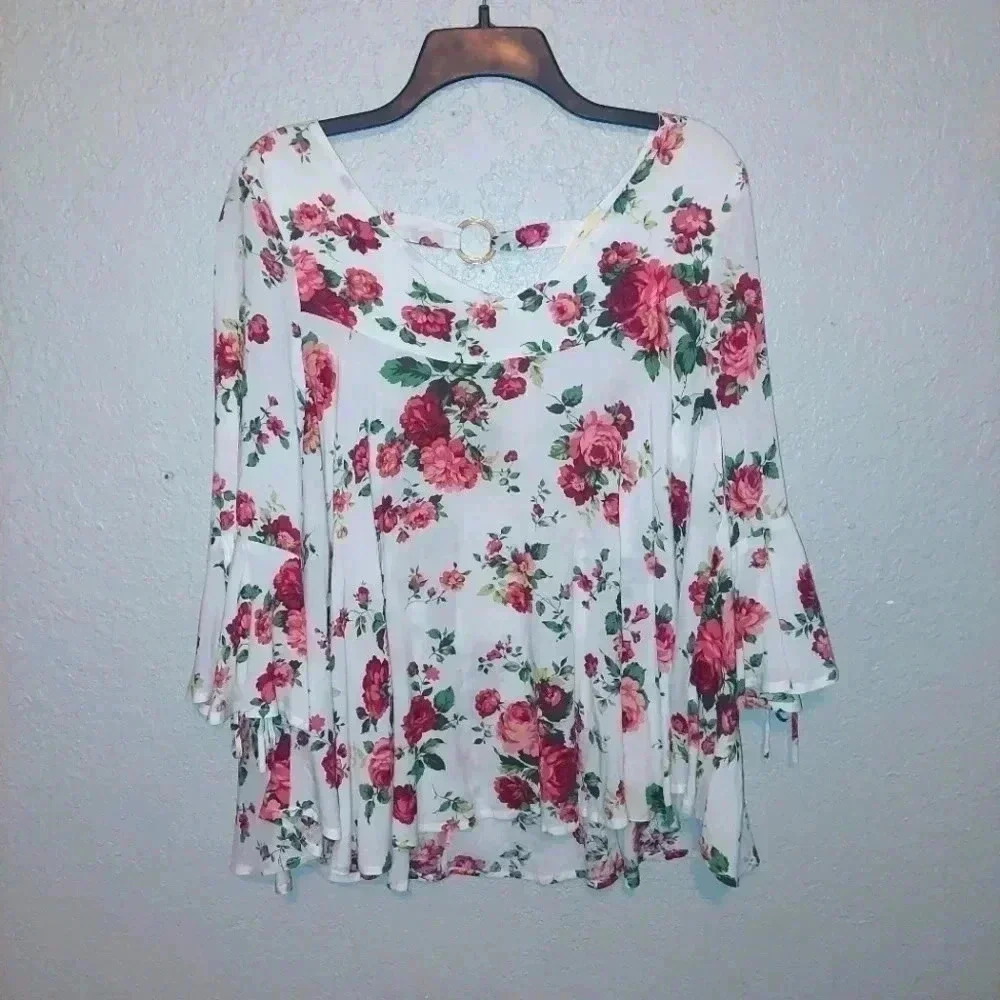 Enro Floral Boho cute back detail Top S